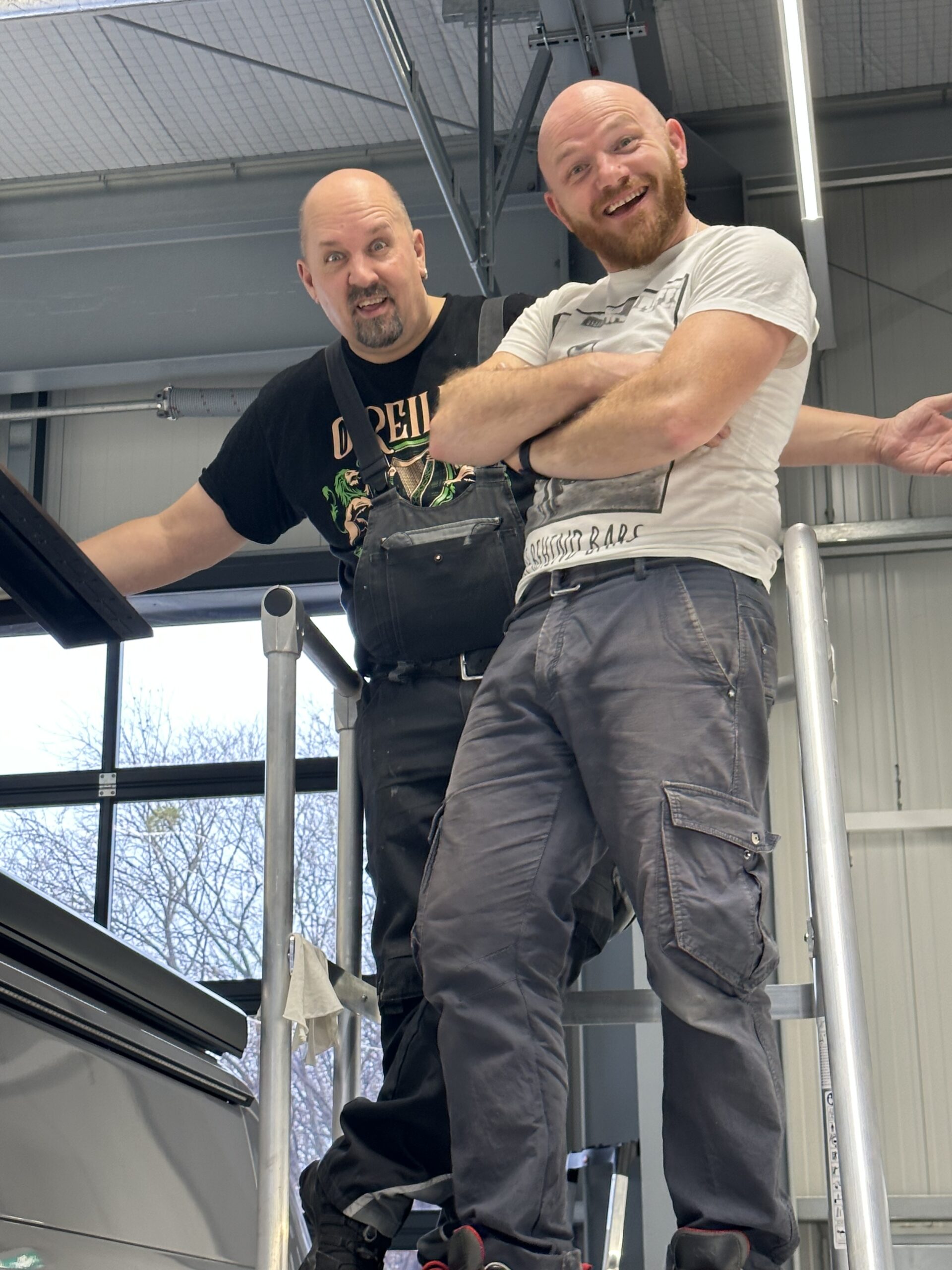 Deister Wohnmobile Stefan und Marcin bei der Solaranlagen Montage