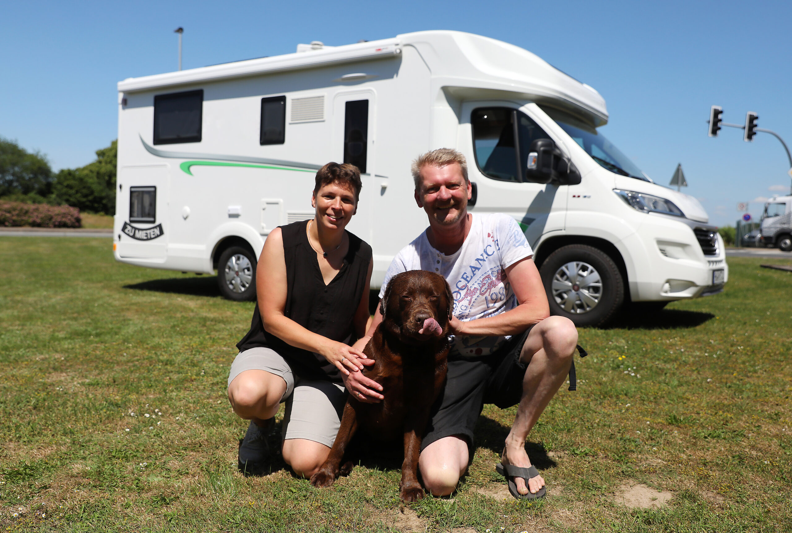 WomoDogs Ihr Partner für Wohnmobilurlaub mit Hund. Wir bauen Ihr Fahrzeug auch mit Hundeumbau um - ganz nach Ihren Vorstellungen